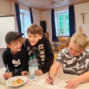 Was wird hier gerade gezeichnet? Unsere Burschen in Aktion &copy; M. Löffelberger