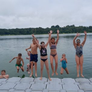Alle gleichzeitig hinein ins Wasser &copy; Maria Löffelberger