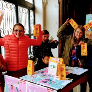 Begeisterte Verkäuferinnen © Gisela Hartinger