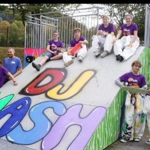 Unsere Altschar und ihre Betreuer bei der neu gestalteten Rampe &copy; M. Löffelberger