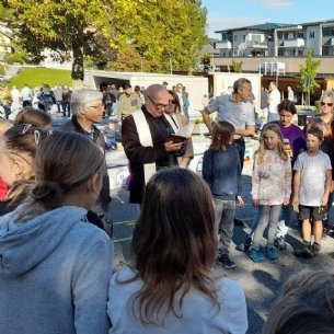 Segnung des neuen Skaterplatzes durch unseren Herrn Pfarrer &copy; M. Löffelberger