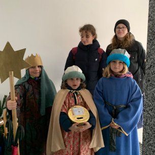 Sternsinger mit jugendlichen Begleitern © Maria Löffelberger