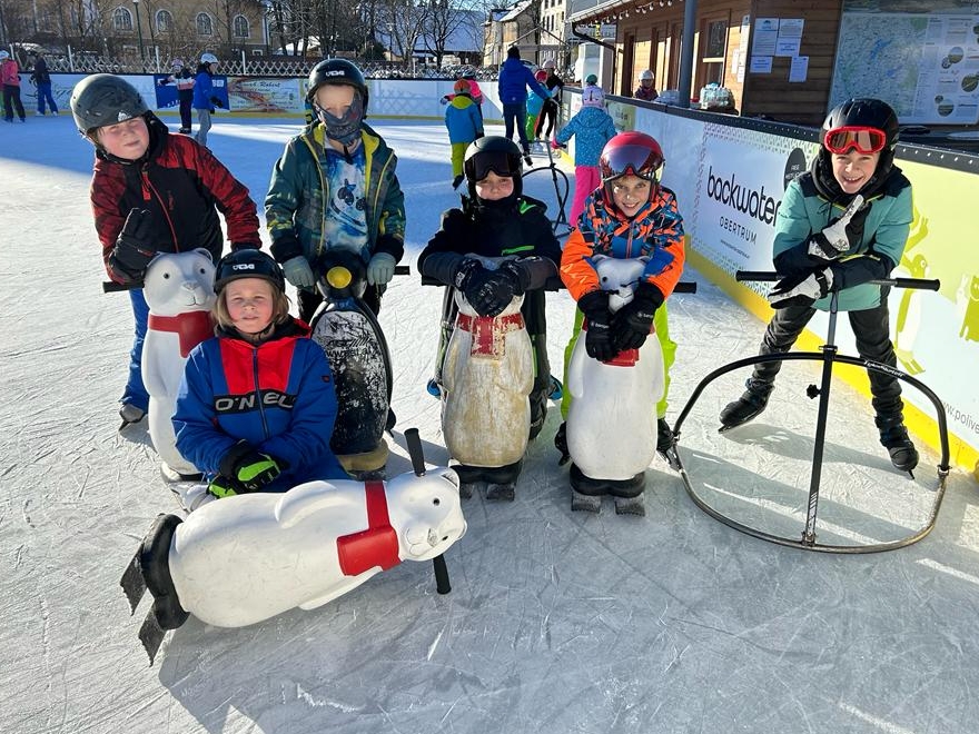 Eislaufen Jungschar und Minis &copy; Pfarre_Löffelberger