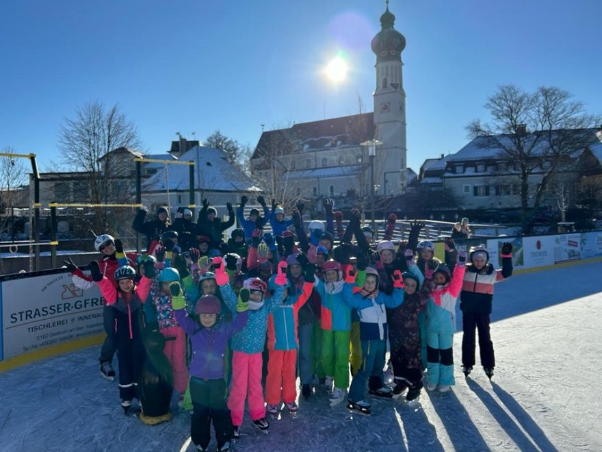 Eislaufen Minis und Jungschar &copy; Pfarre_Löffelberger