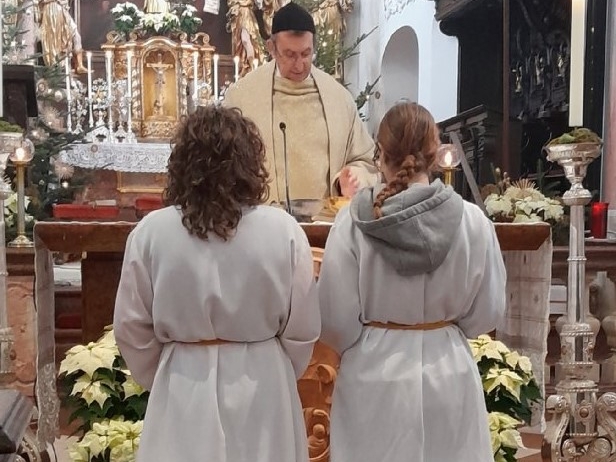 Minis beim Weihnachtsfestgottesdienst &copy; Pfarre Mattsee-Löffelberger