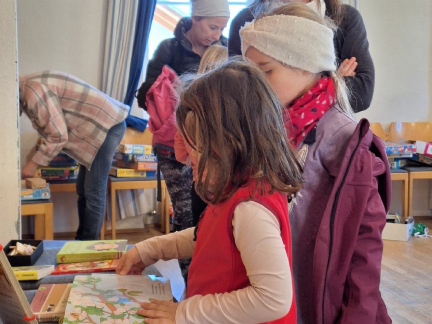 Bücherflohmarkt © Pfarre_Löffelberger