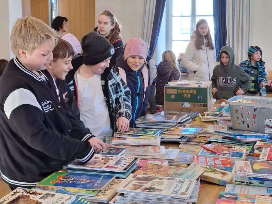 Bücherflohmarkt 2024 © Pfarre_Löffelberger