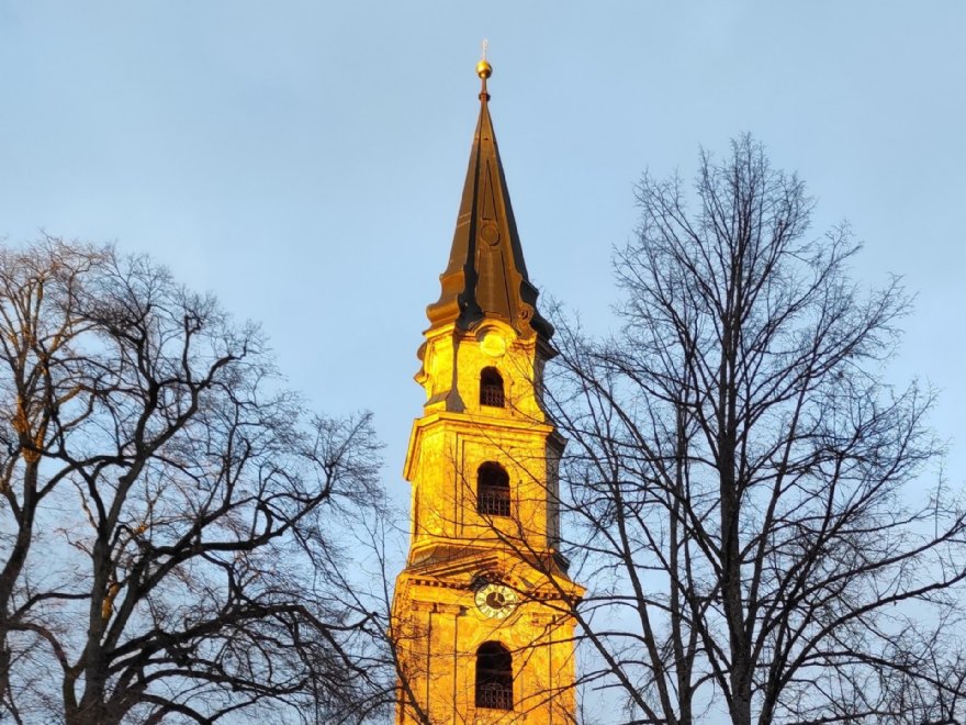 Kirchturm in der Abendsonne &copy; Pfarre_PH