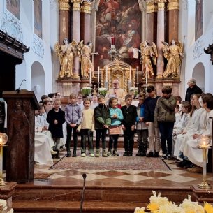 9 Minis werden der Pfarrgemeinde vorgestellt © Pfarre Mattsee-Löffelberger