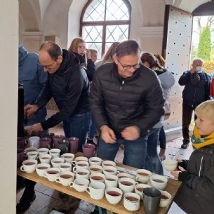 Agape im Kreuzgang © Pfarre Mattsee-Löffelberger