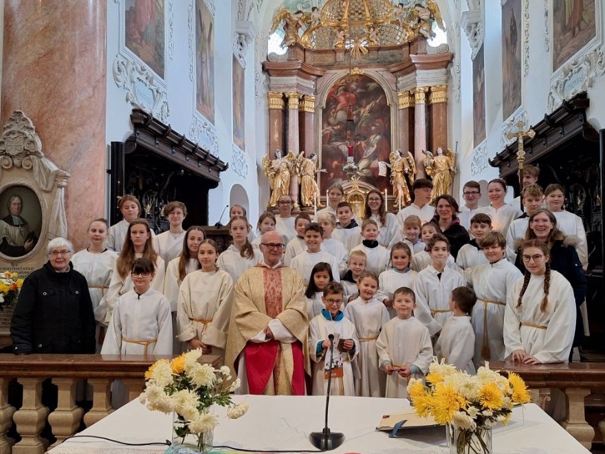 Wir freuen uns über 37 Ministranten und Ministrantinnen &copy; Pfarre Mattsee-Löffelberger