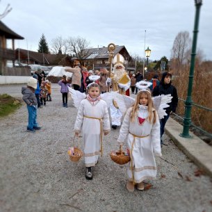 Engerl und der Hl. Nikolaus © Pfarre_Mattsee_M.Löffelberger