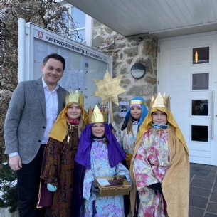 Sternsinger unterwegs beim Bürgermeister © Pfarre Mattsee_privat