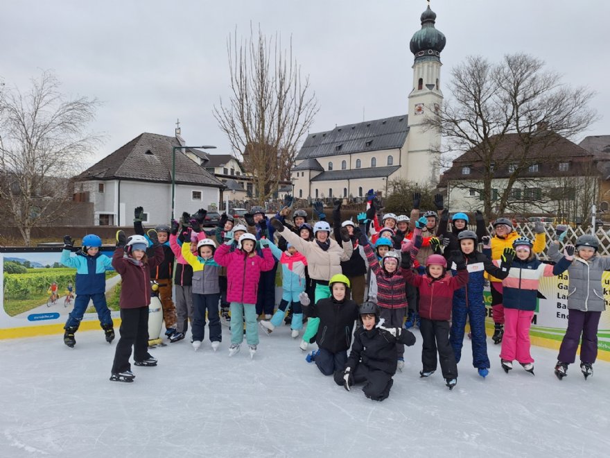 Eislaufen Minis und JS © Pfarre ML