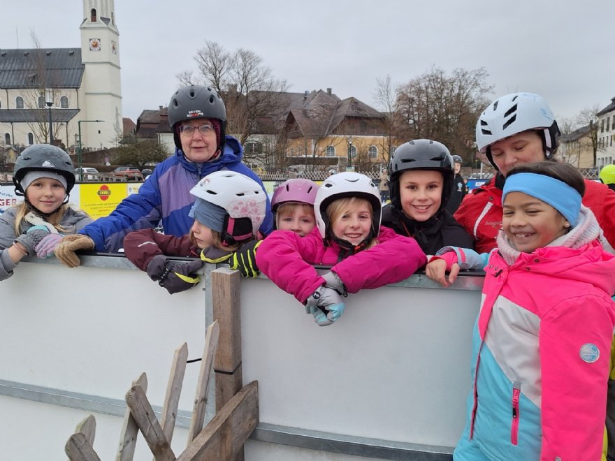 Eislaufen Minis und JS © Pfarre ML