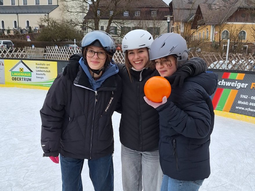 Eislaufen Minis und JS © Pfarre ML