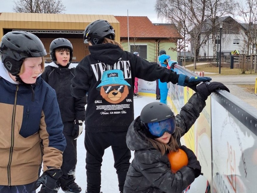 Eislaufen Minis und JS © Pfarre ML