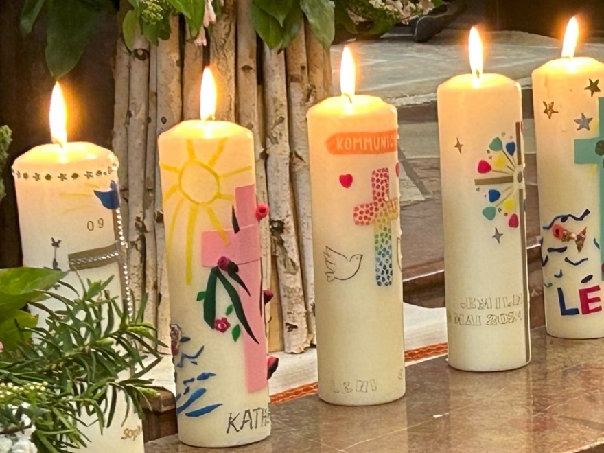 EK-Kerzen © M.Löffelberger-Pfarre Mattsee