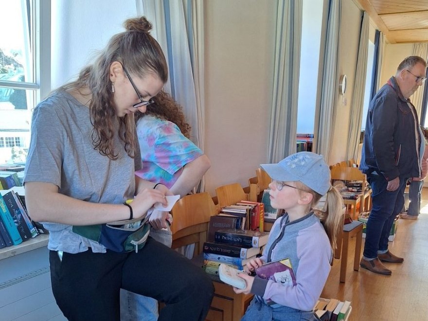 Bücherflohmarkt Verkauf © Pfarre_ML