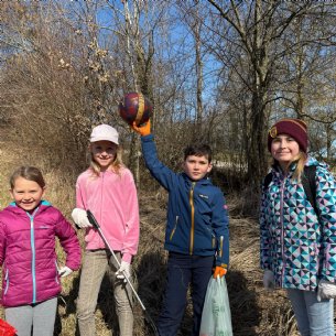 Müll sammeln Jungschar &copy; Pfarre_ML