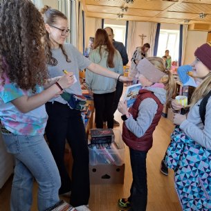 Bücherverkauf Altschar &copy; Pfarre_ML