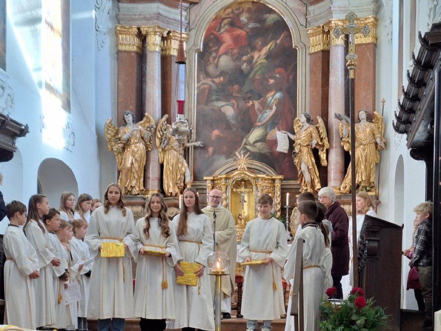Ministrantenaufnahme und - verabschiedung zu Christkönig © ML