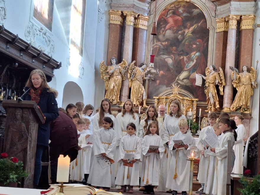 Ministrantenaufnahme und - verabschiedung zu Christkönig © ML