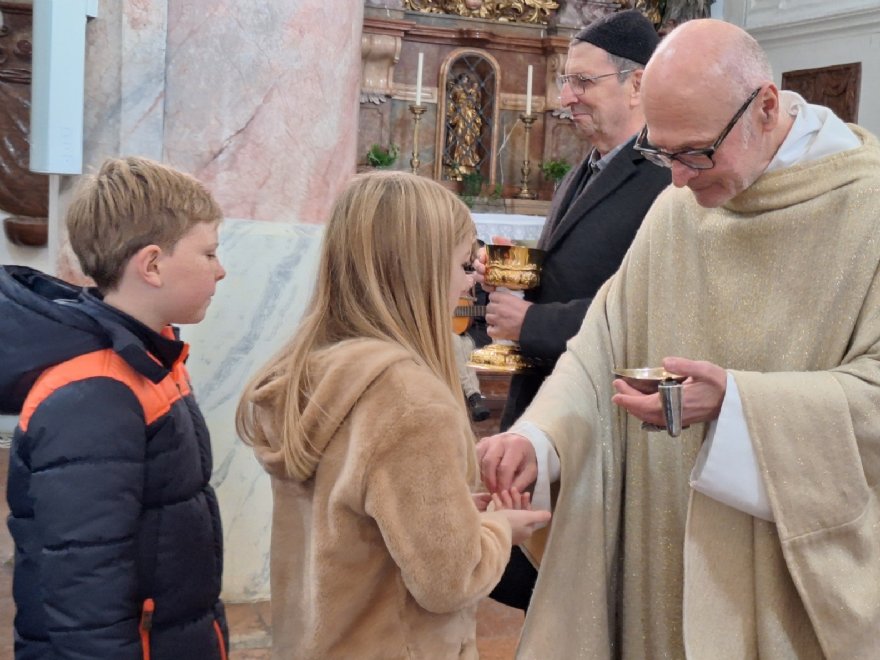 Ministrantenaufnahme und - verabschiedung zu Christkönig © ML