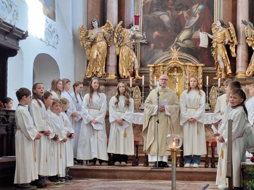 Ministrantenaufnahme und - verabschiedung zu Christkönig © ML