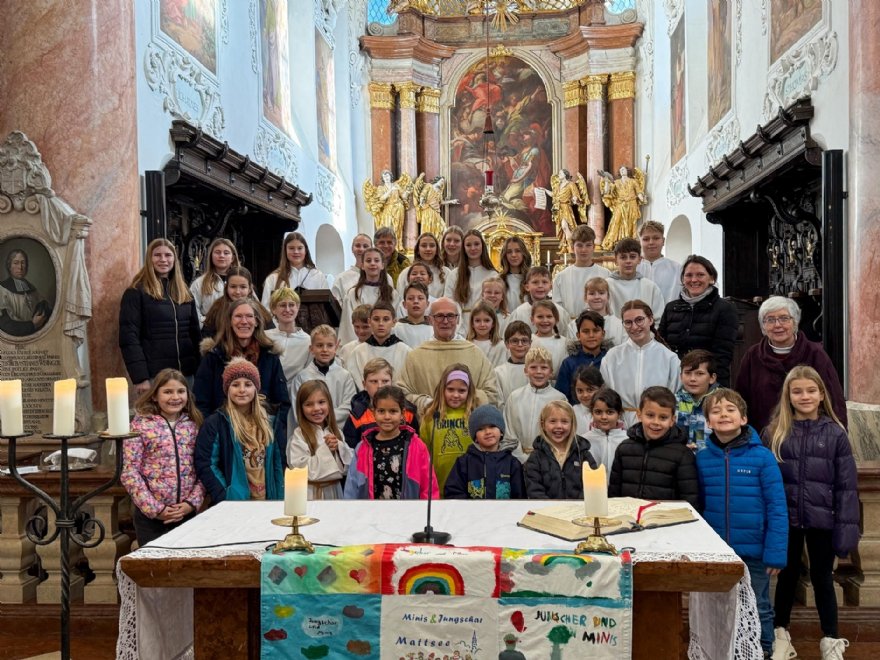 Ministrantenaufnahme und - verabschiedung zu Christkönig © ML