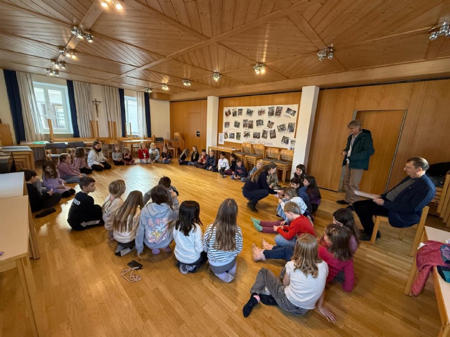 Probe für die Sternsingeraktion 2026 © MS