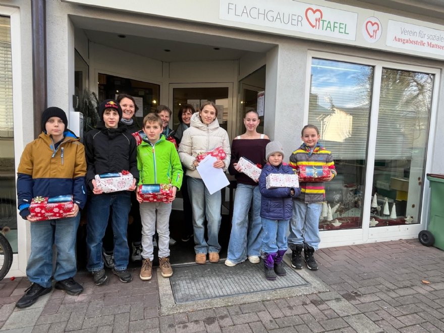 Gesechenke für die Flachgauer Tafel von der Jung- und Altschar © ML