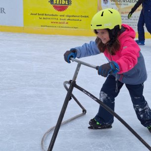 Eislaufen in Obertrum &copy; ML