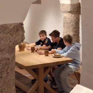 Firmlinge beim Firmspender Abt Johannes Perkmann OSB &copy; ML