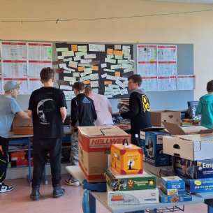 Bücherflohmarkt-Aufbau &copy; ML