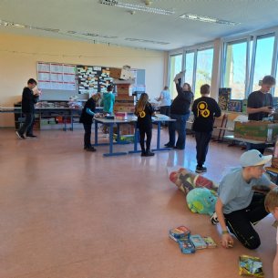 Bücherflohmarkt-Aufbau &copy; ML