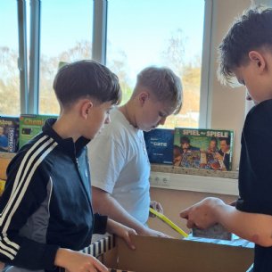 Bücherflohmarkt-Aufbau &copy; ML