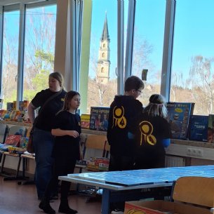 Bücherflohmarkt-Aufbau &copy; ML