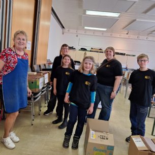 Bücherflohmarkt-Aufbau &copy; ML