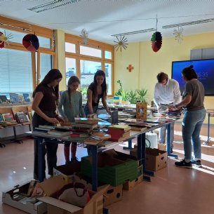 Bücherflohmarkt-Aufbau &copy; ML