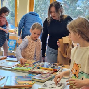 Bücherflohmarkt 2026 in der Mittelschule Mattsee &copy; ML
