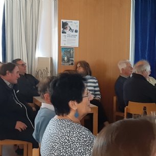 Pfarrkaffee des Sozialkreises über Häuser und Leute von Anzing sowie die Fischerei &copy; E. Laimer