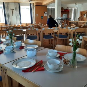 Pfarrkaffee des Sozialkreises über Häuser und Leute von Anzing sowie die Fischerei &copy; E. Laimer